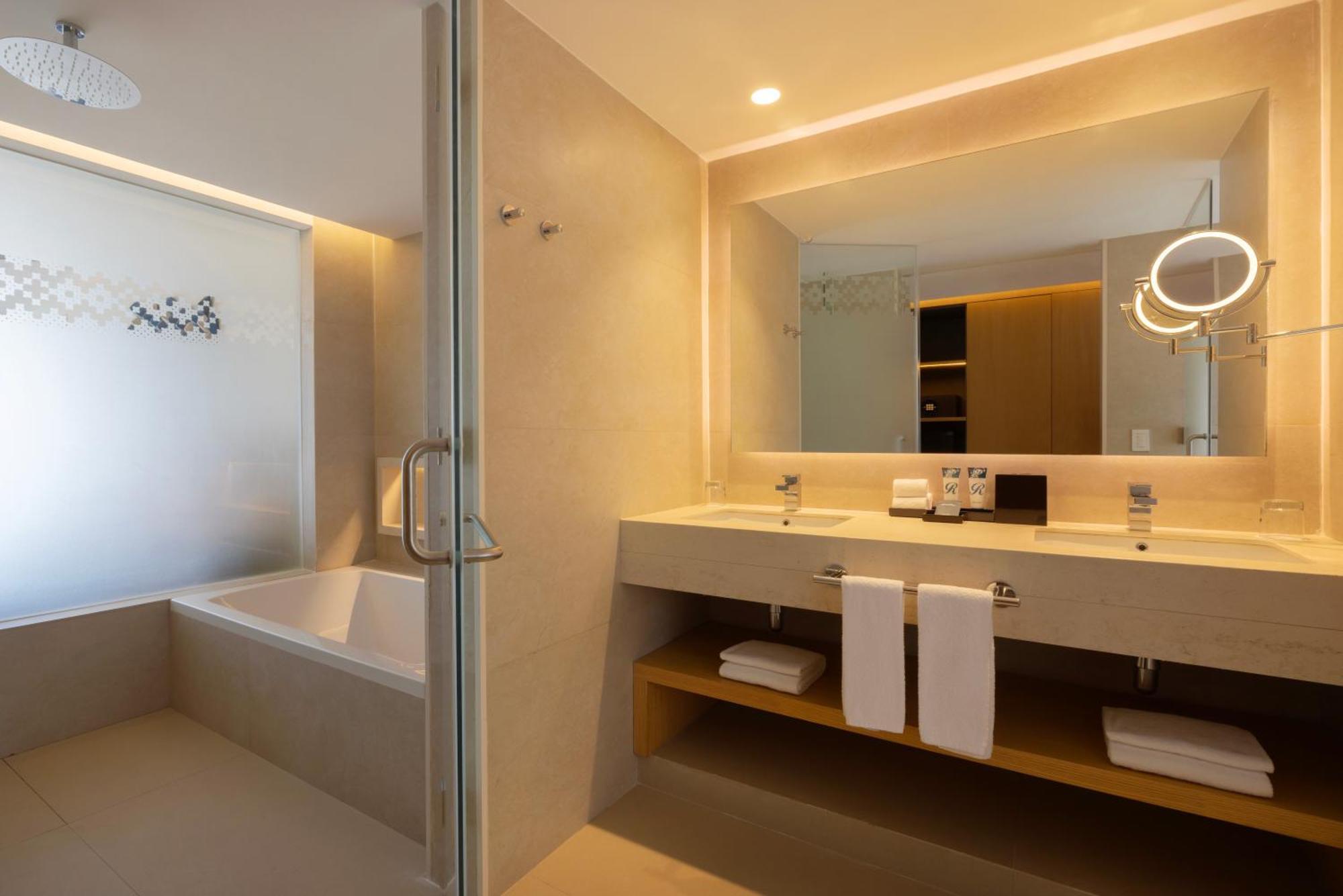 Luxury Junior Suite Ocean View,1528667695:JPEG