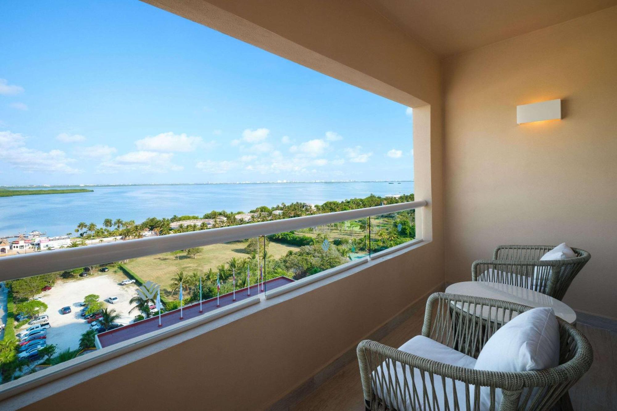 Superior King Room Lagoon View Non-Smoking