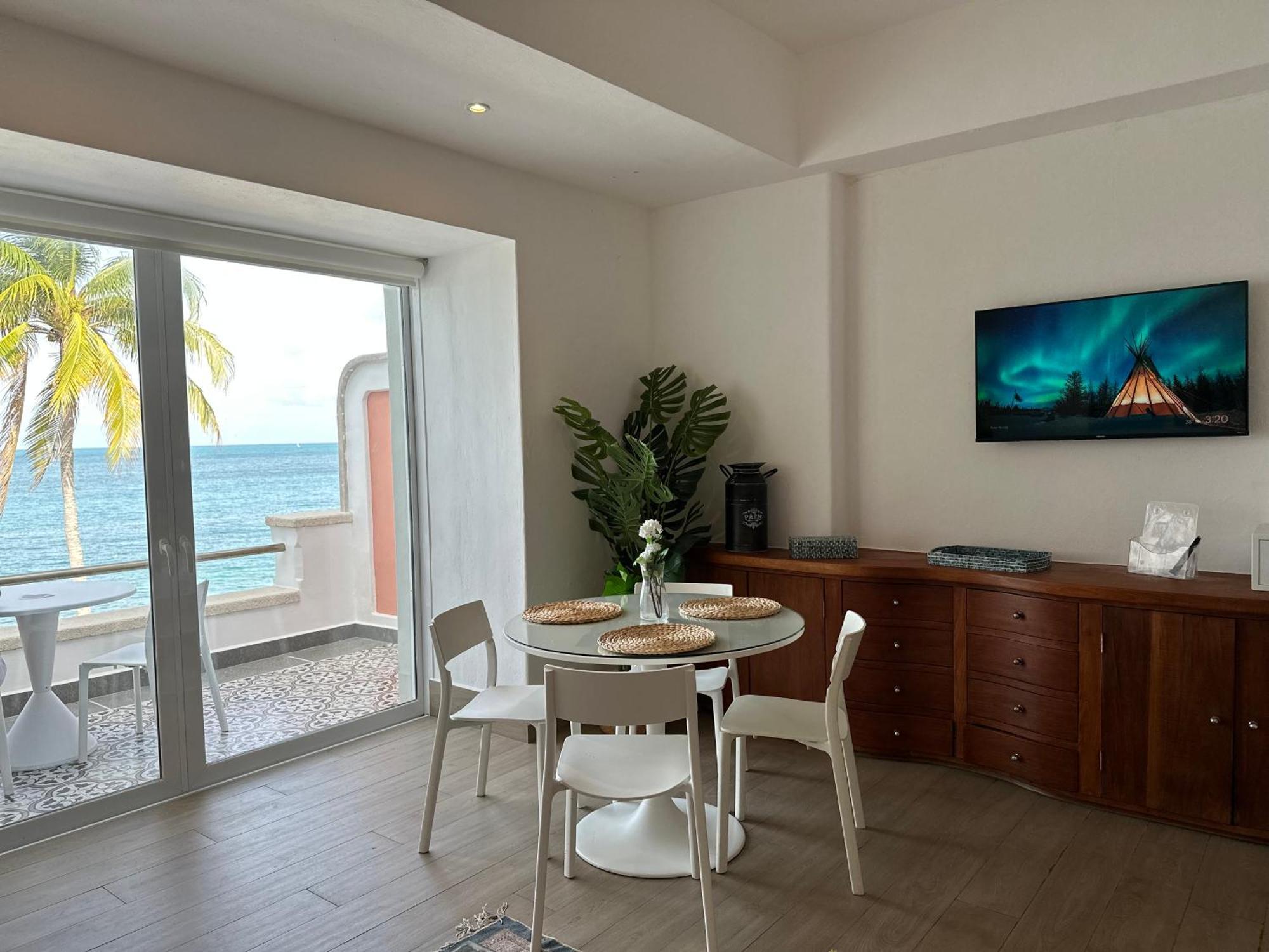 Oceanfront Luxury Suite Across the street