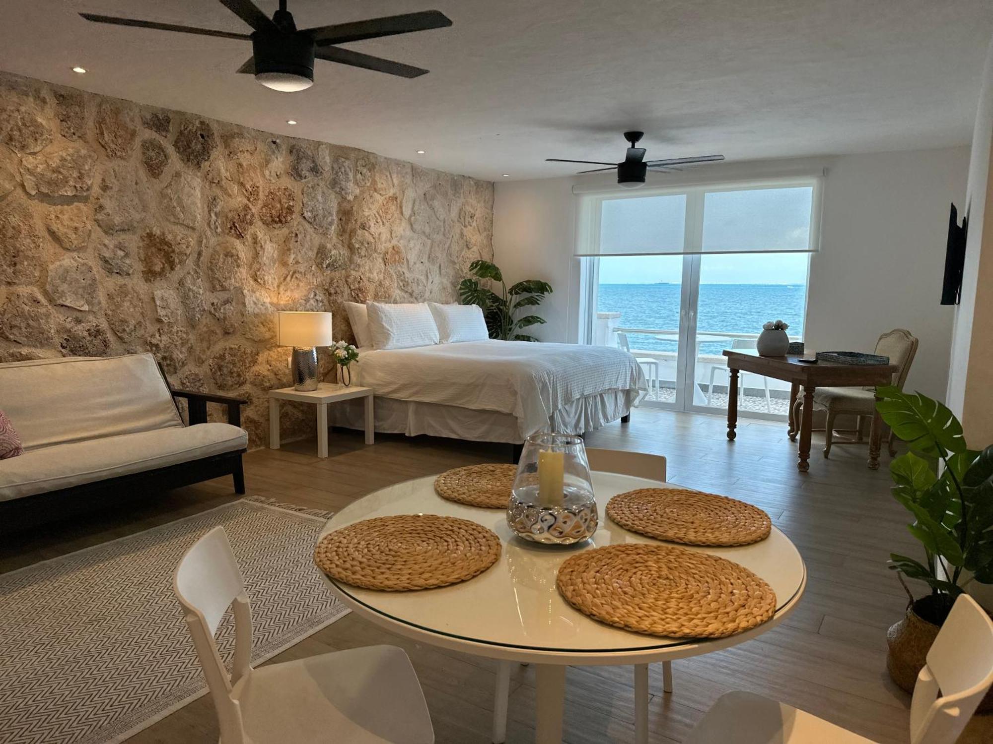 Oceanfront Luxury Suite Across the street