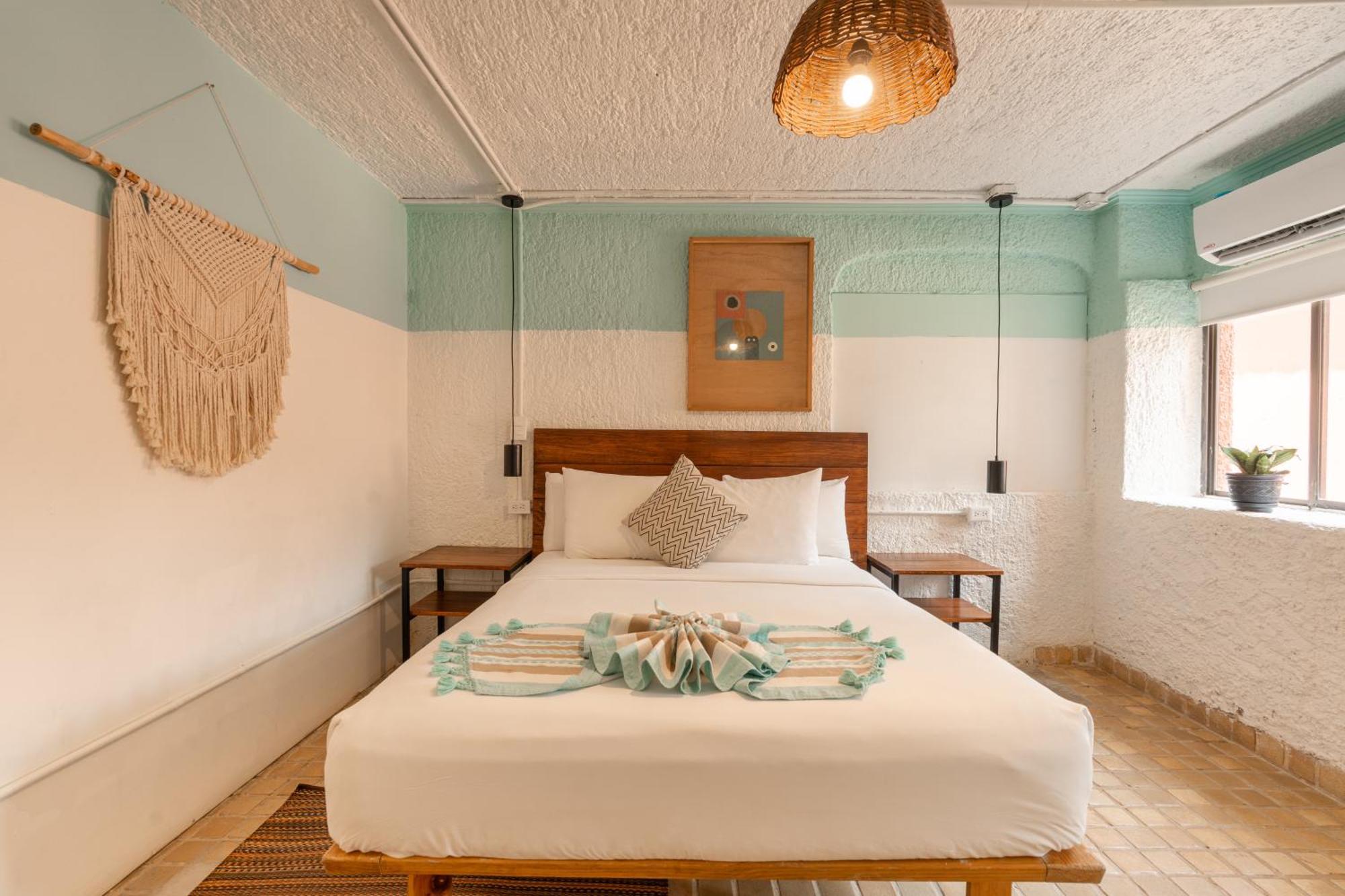 Standard Room (Queen), Private Bathroom