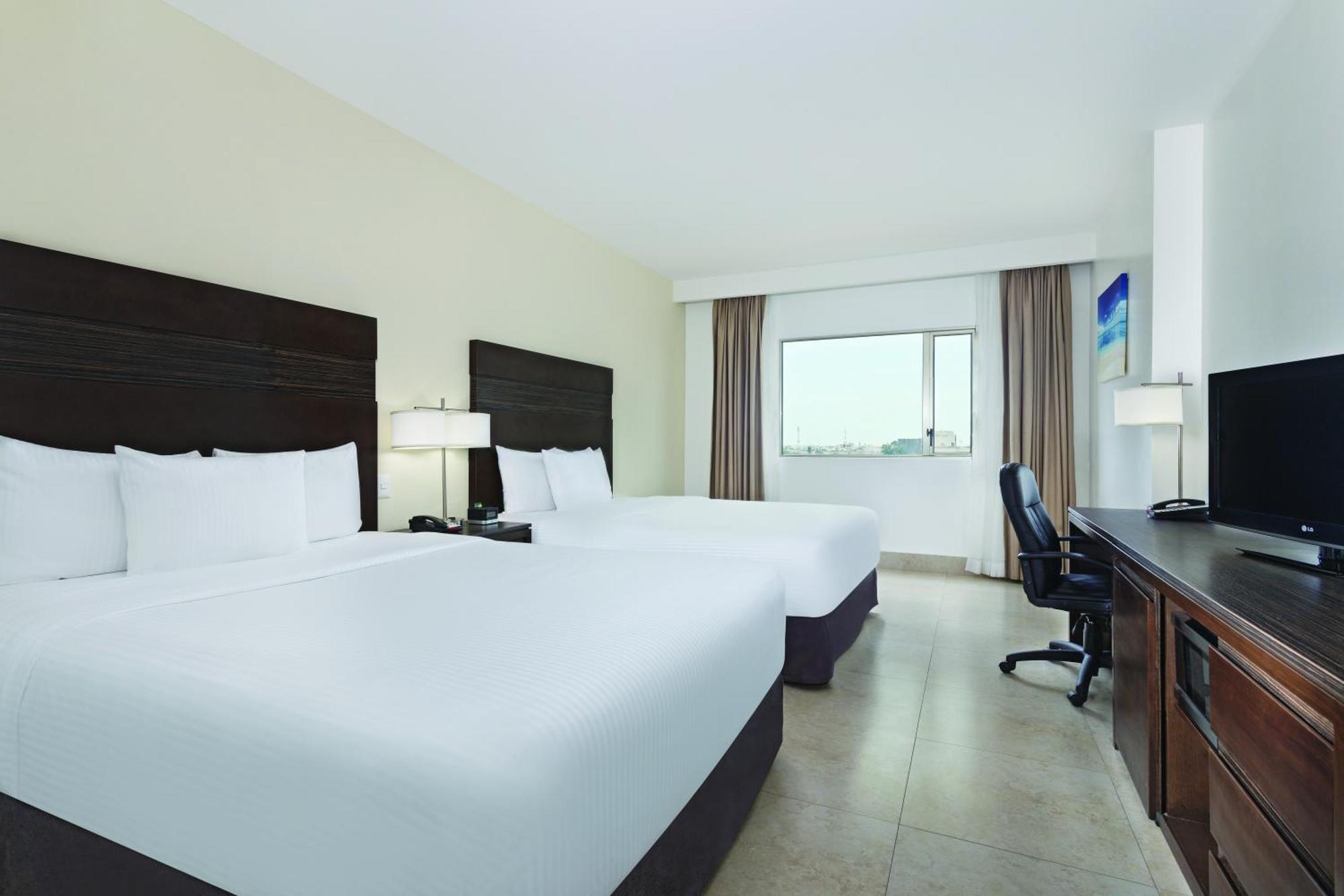 Deluxe Family Room with City View - Non-Smoking